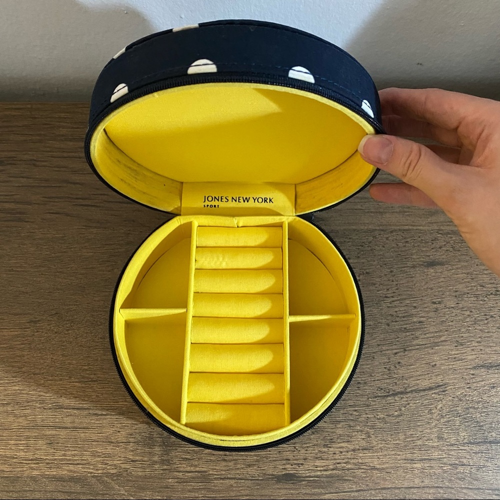 Jones New York travel jewelry case